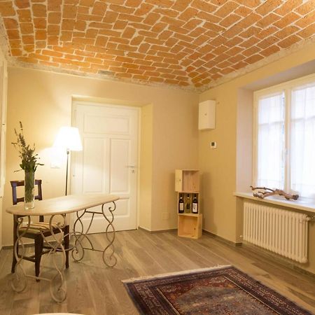 コスティリオーレ・ダスティ Dimora Della Rocca Bed & Breakfast エクステリア 写真