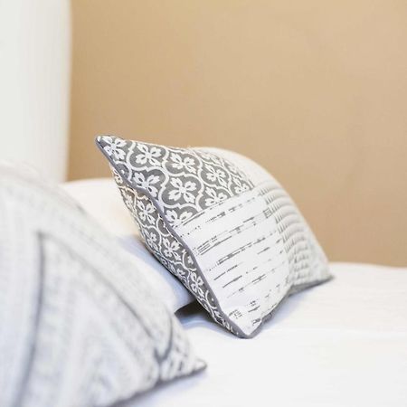 コスティリオーレ・ダスティ Dimora Della Rocca Bed & Breakfast エクステリア 写真