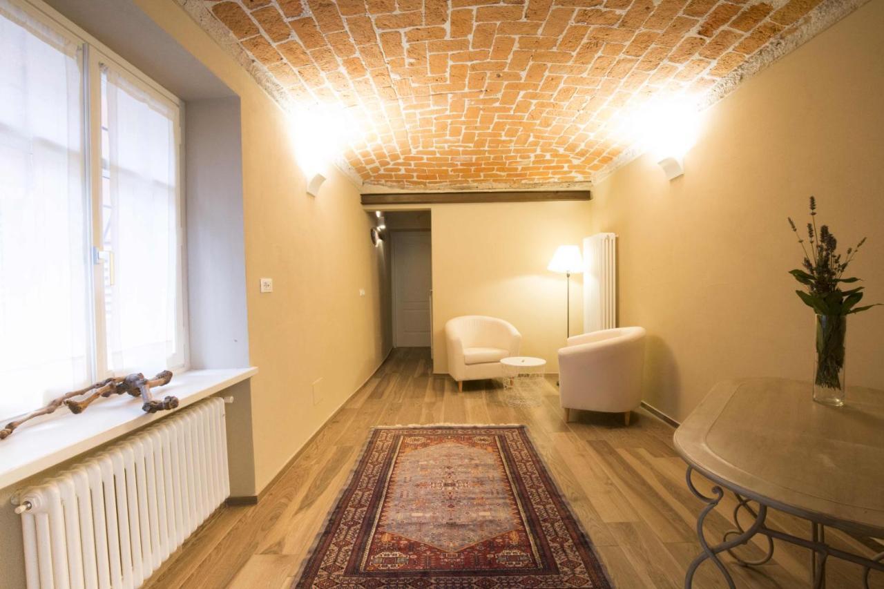 コスティリオーレ・ダスティ Dimora Della Rocca Bed & Breakfast エクステリア 写真