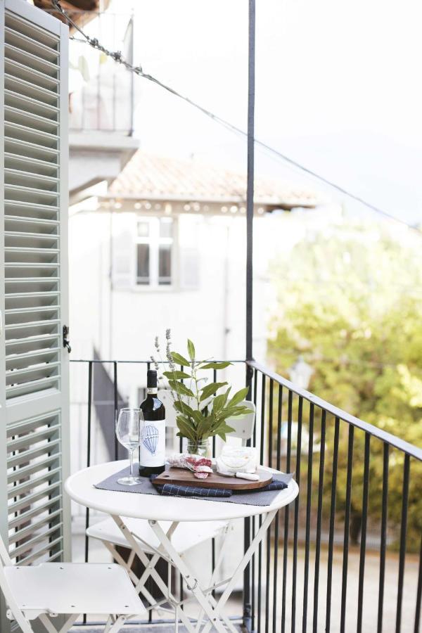 コスティリオーレ・ダスティ Dimora Della Rocca Bed & Breakfast エクステリア 写真