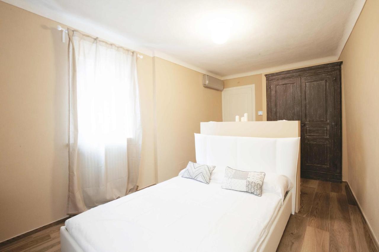 コスティリオーレ・ダスティ Dimora Della Rocca Bed & Breakfast エクステリア 写真