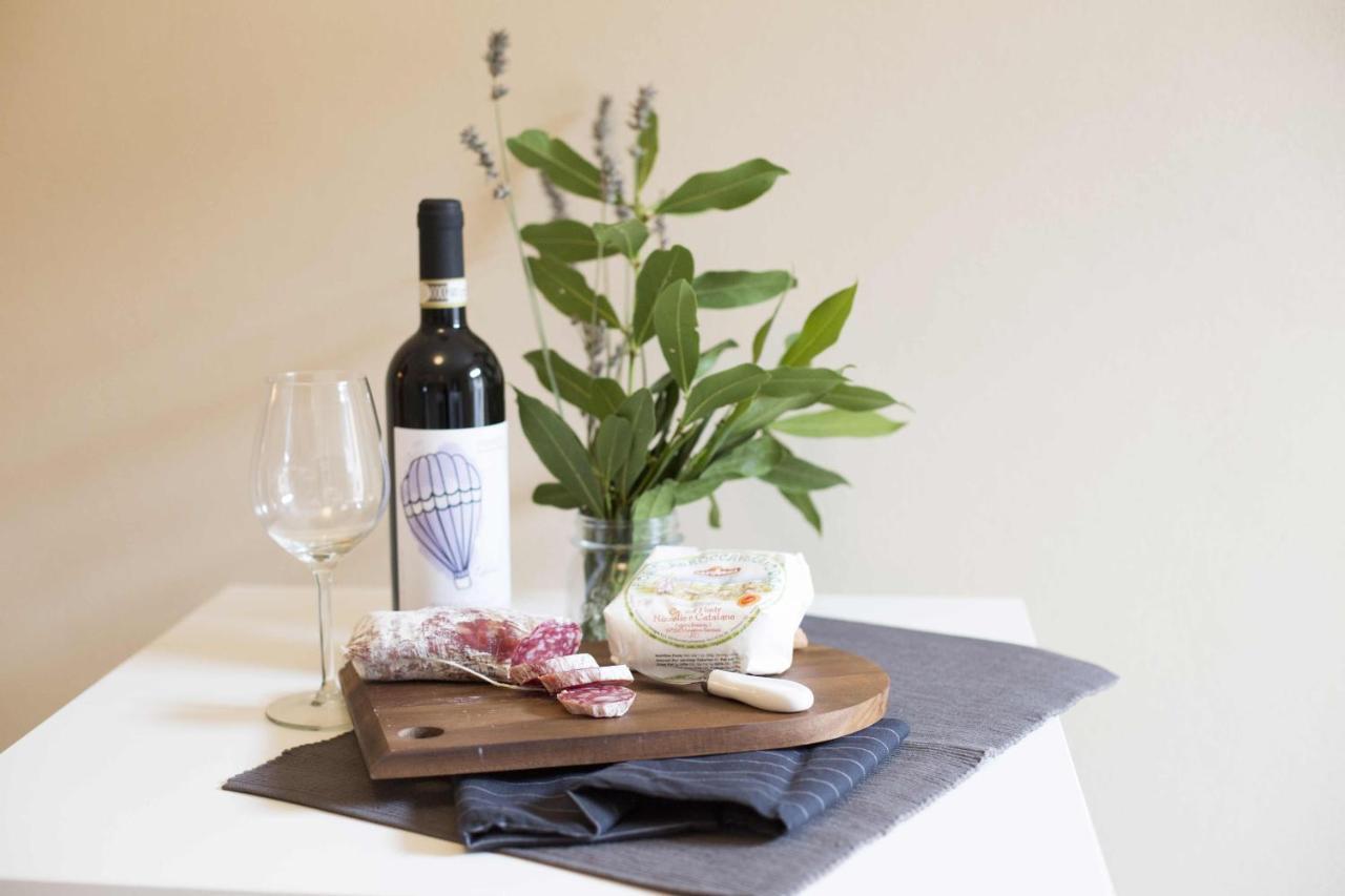 コスティリオーレ・ダスティ Dimora Della Rocca Bed & Breakfast エクステリア 写真
